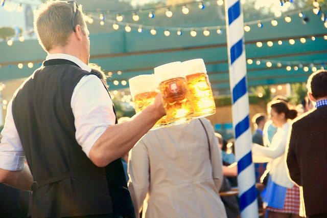 Mass Bier auf der Wiesn am Oktoberfest München