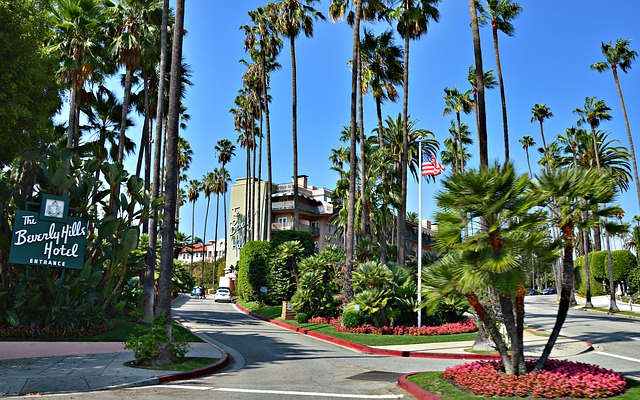 Ist das Beverly Hills Hotel das berühmte Hotel California?- Bild von Roselie bei pixabay