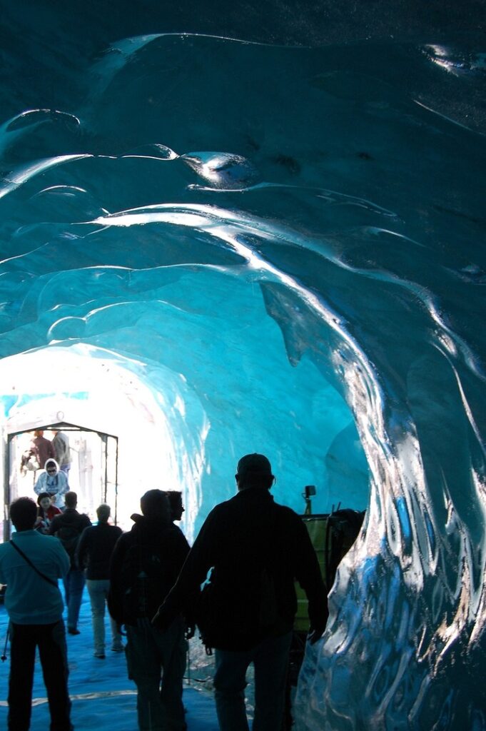 Eine Tour durch den Gletscher ist beeindruckend und bleibt mit Sicherheit lange in Erinnerung. - (C) eufisica - Pixabay.com