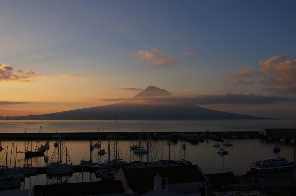 Der Vulkan auf der Insel Pico versteckt sich gerne in den Wolken. - Pixabay © b52_tresa (CC0 Public Domain)