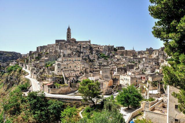 Matera in Apulien als Schauplatz für James Bond 007 - Bild von Renzo Lapina auf Pixabay