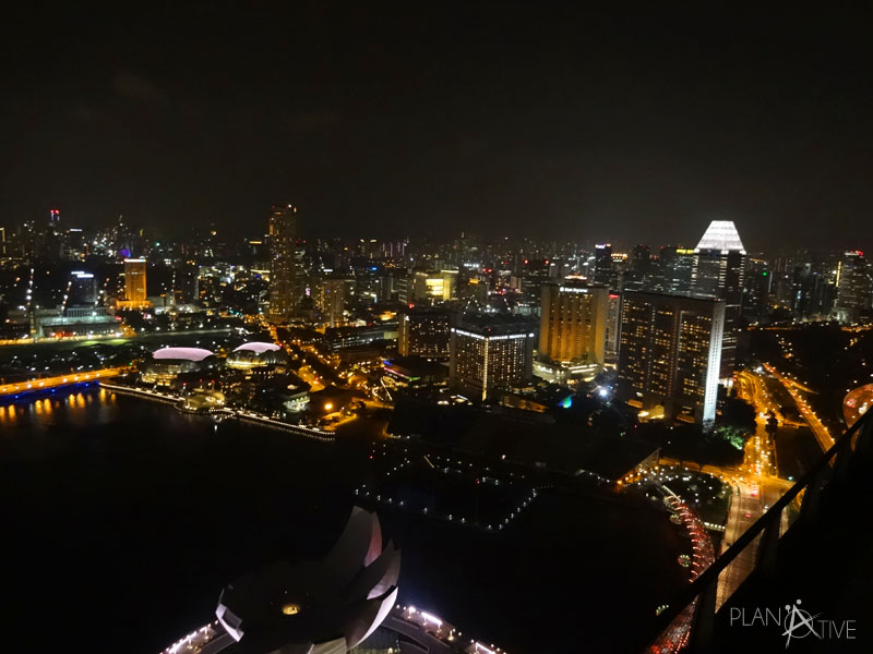 Blick von der Restaurant Terrasse des Ku-De-Ta auf dem Skydeck des Marina Bay Sands Hotels, Singapore (copyright: planätive)