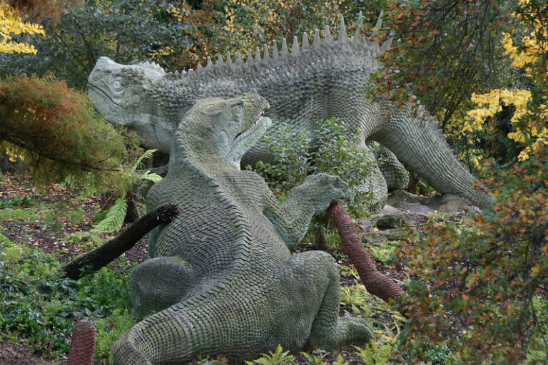 Crystal Palace Dinosaurier - ein Must See in London (c) Peter Reed auf Flickr - https://www.flickr.com/photos/petereed/