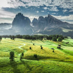 Die Seiser Alm ist einer der schönsten Orte zum Wandern in Norditalien. (Bild: shaiith/Adobe Stock)