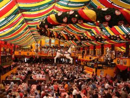 Festzelt am Oktoberfest München