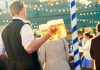 Mass Bier auf der Wiesn am Oktoberfest München