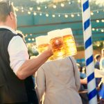 Mass Bier auf der Wiesn am Oktoberfest München