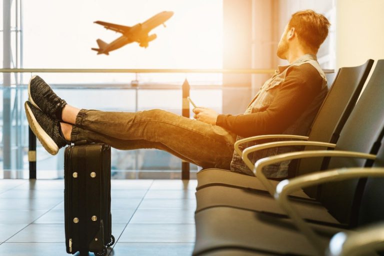 Schadenersatz bei Flugverspätung leicht gemacht - wir erklärens dir Step by Step - (c) Jan Vasek auf pixabay.com