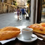 Die 10 besten Street-Food-Spezialitäten in Mailand Panzerotto und Focaccia in einer Mailänder Altstadtgasse