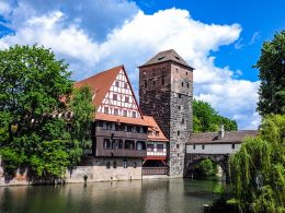 Henkersbrücke Nürnberg von LeonhardNiederwimmer auf planative.net ((C) https://pixabay.com/de/photos/n%C3%BCrnberg-bayern-franken-altstadt-4580996/)