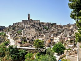 Matera in Apulien als Schauplatz für James Bond 007 - Bild von Renzo Lapina auf Pixabay