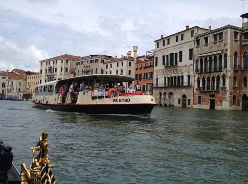 Mit Öffis nach Venedig und durch die Stadt mit dem Vaporetto. Sot gehts. - Tipps von Planätive Travel Hacks - Bild von Emma2009 auf pixabay.com