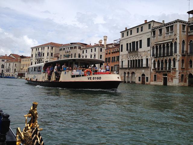 Mit Öffis nach Venedig und durch die Stadt mit dem Vaporetto. Sot gehts. - Tipps von Planätive Travel Hacks - Bild von Emma2009 auf pixabay.com Mit Öffis nach Venedig und durch die Stadt mit dem Vaporetto. Sot gehts. - Tipps von Planätive Travel Hacks - Bild von Emma2009 auf pixabay.com